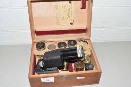 Mixed Lot: Various lenses for microscopes, a Leitz Wtzlar binocular microscope - lacking stand