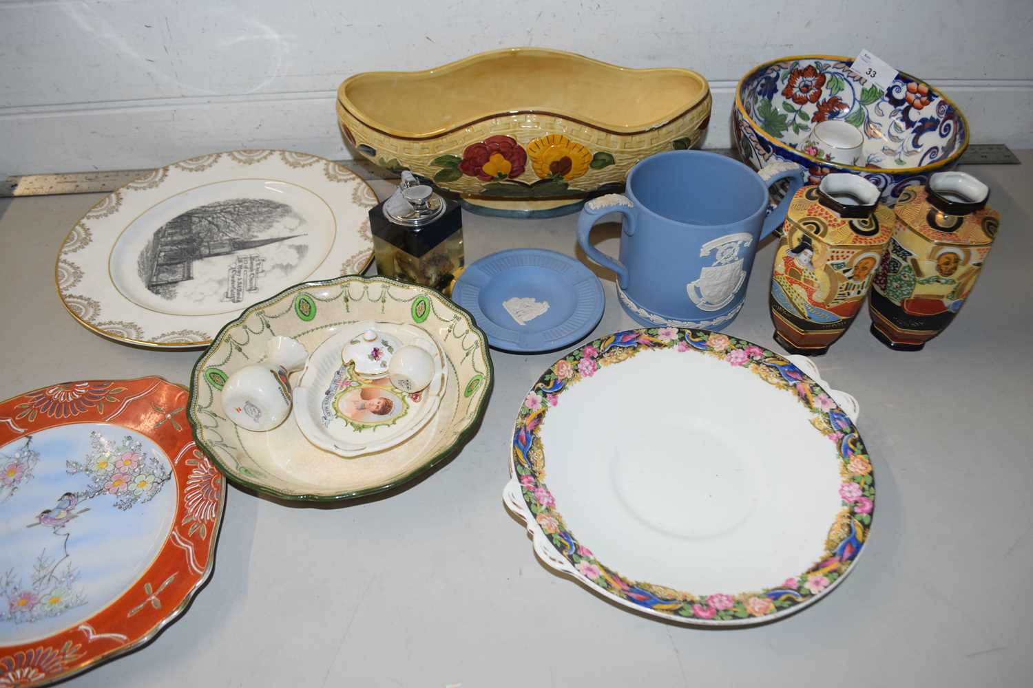 Mixed Lot: Various ceramics to include Japanese vases, a wood Indian Tree flower vase, Wedgwood