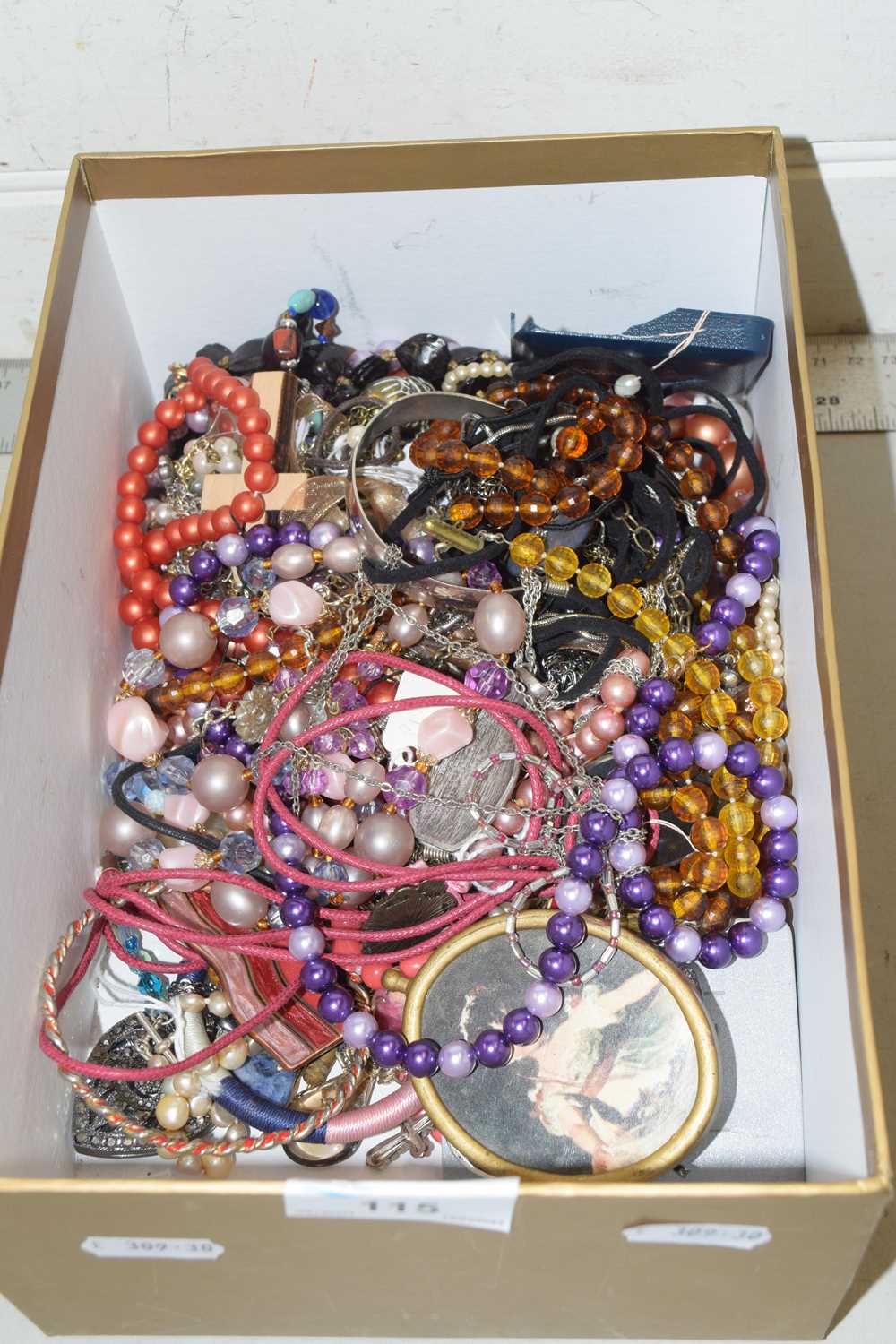 Box of assorted costume jewellery