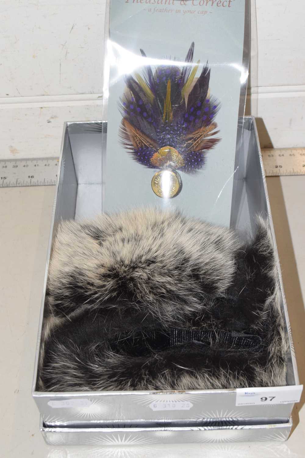 Mixed lot comprising two fur cuffs and a feather brooch