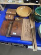 A quantity of mixed wooden items to include a turned fruit bowl, wooden box, jewellery caddy's etc