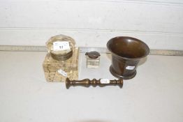 Two glass desk ink wells together with a vintage pestle and mortar (4)