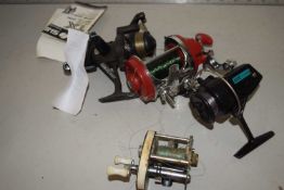 Mixed Lot: Various fixed and multiplier fishing reels to include Intrepid Sea Streak