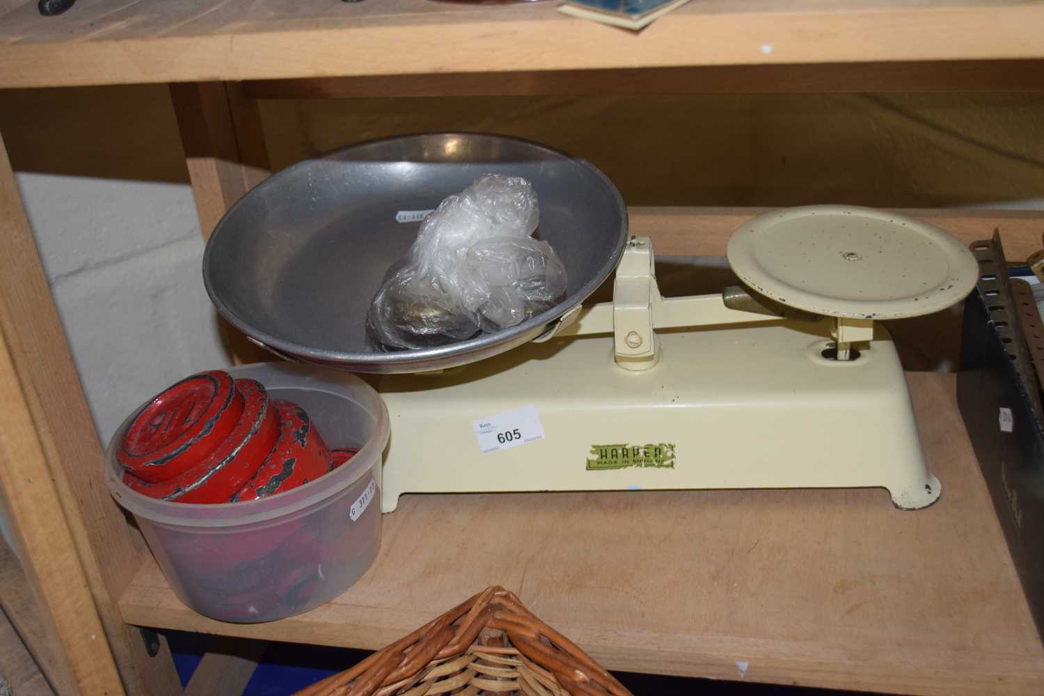 Set of Harper kitchen scales and red weights