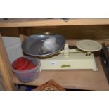 Set of Harper kitchen scales and red weights