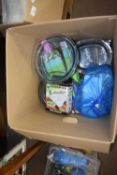 Box of assorted kitchen wares to include glass mixing bowls, baking dishes etc