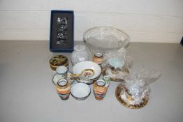 Mixed Lot: Mdina glass vases, small Japanese vases, crystal glass bowl, gilt decorated cups and