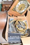 Mixed Lot: Various mantel clocks, clock bezels, small wall clock and other items