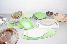 Mixed Lot: Various leaf formed dishes, egg cruet and other items