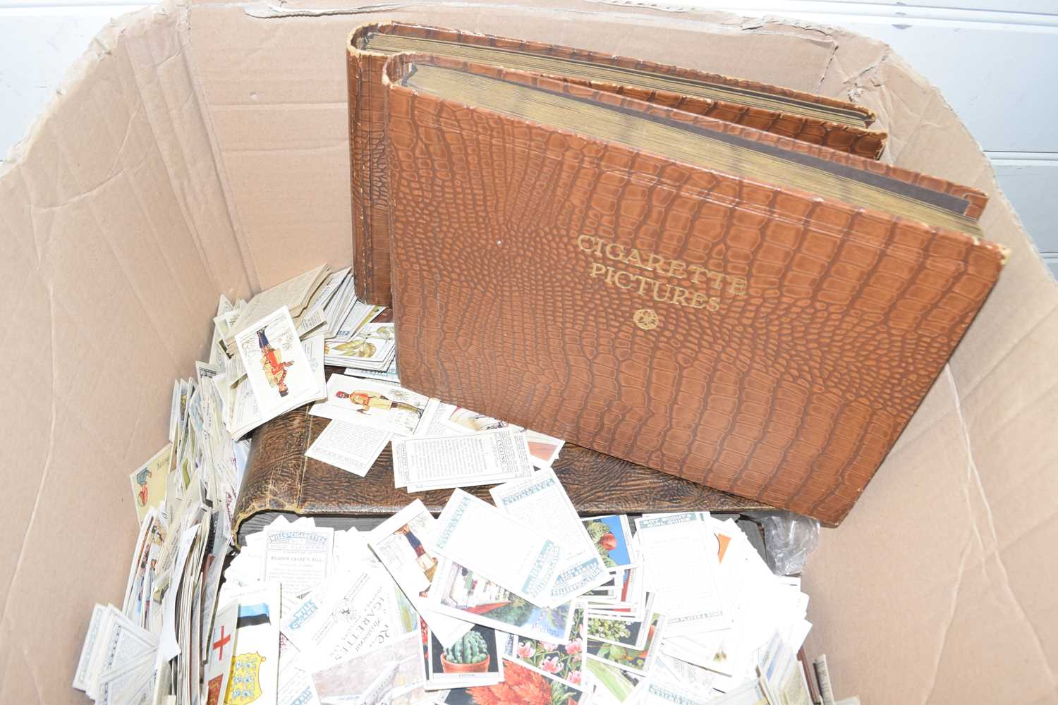 Box containing a large quantity of various loose cigarette cards, tea cards and further albums