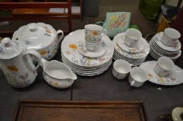 Quantity of floral decorated tea and dinner wares