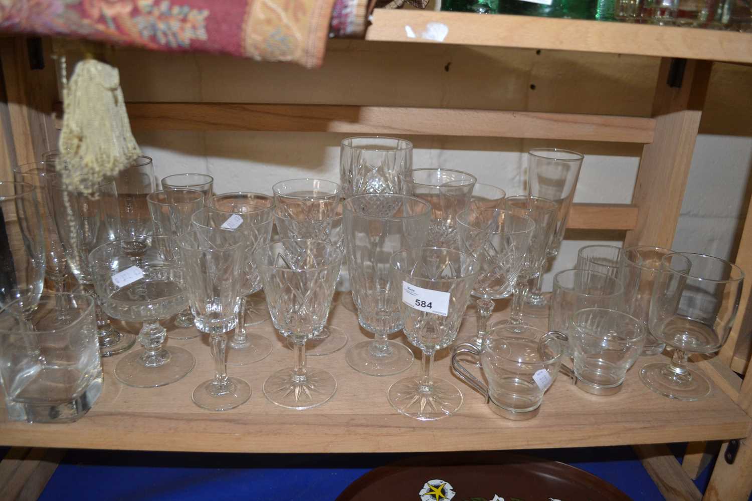 Mixed lot of drinking glasses