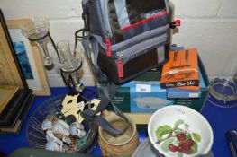 Mixed Lot: Various household sundries, shell napkin rings, kitchen wares, small sports bag etc