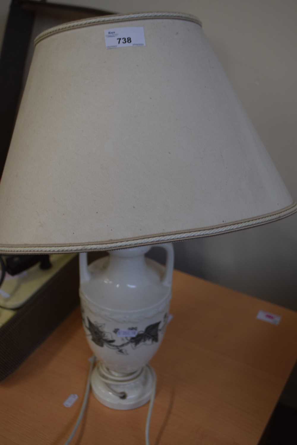 Table lamp with porcelain base with printed ivy decoration