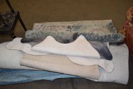 Mixed Lot: Various assorted rugs