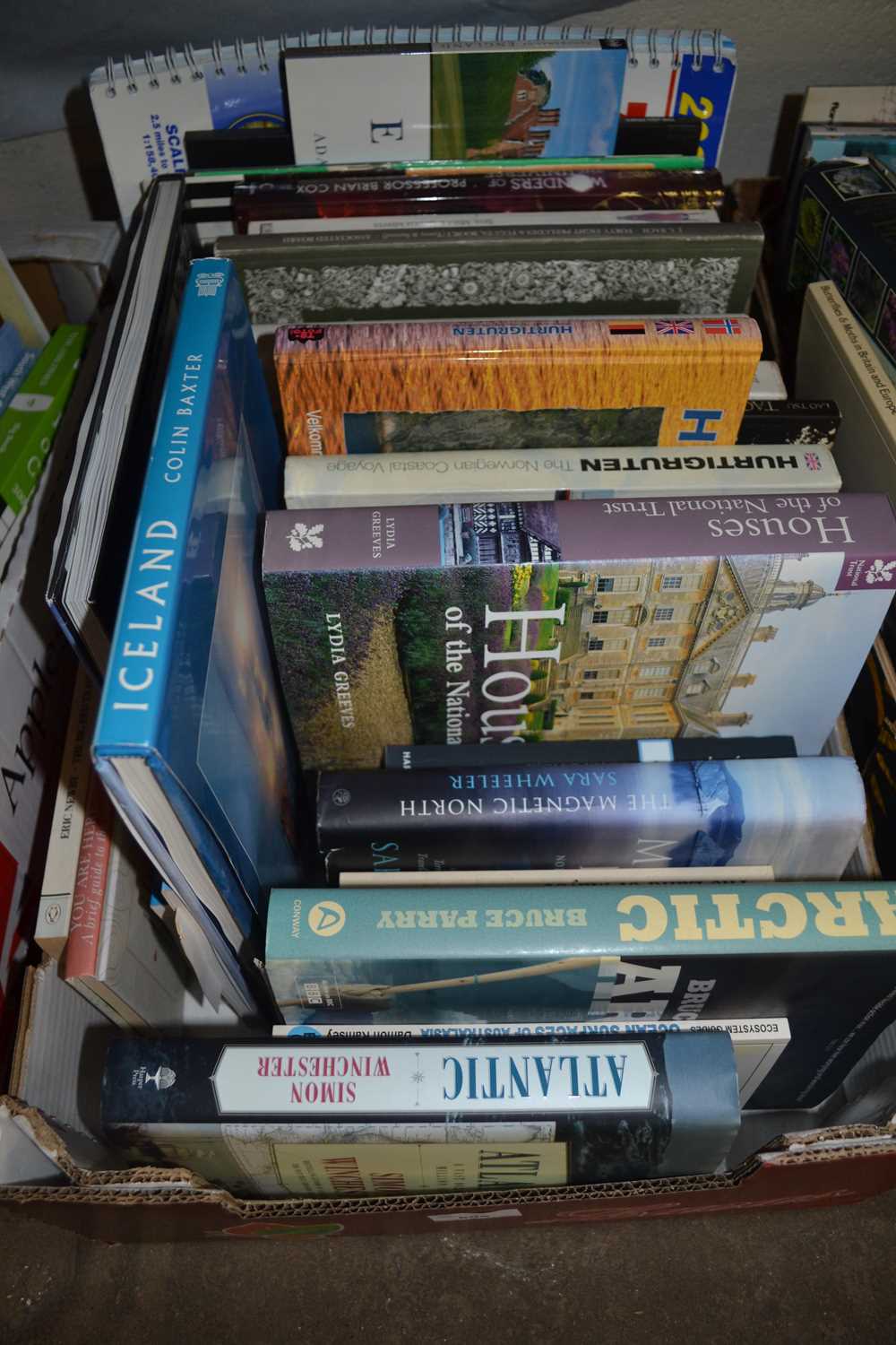 Box of assorted hardbook reference to include Houses of the National Trust and others