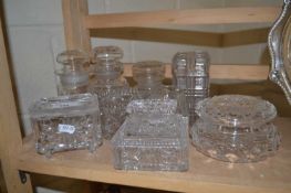 Quantity of mixed pressed glass
