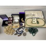 Mixed Lot: Various assorted cased and loose costume jewellery