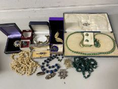 Mixed Lot: Various assorted cased and loose costume jewellery
