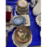 Mixed Lot: Various decorated wall plates, dishes etc