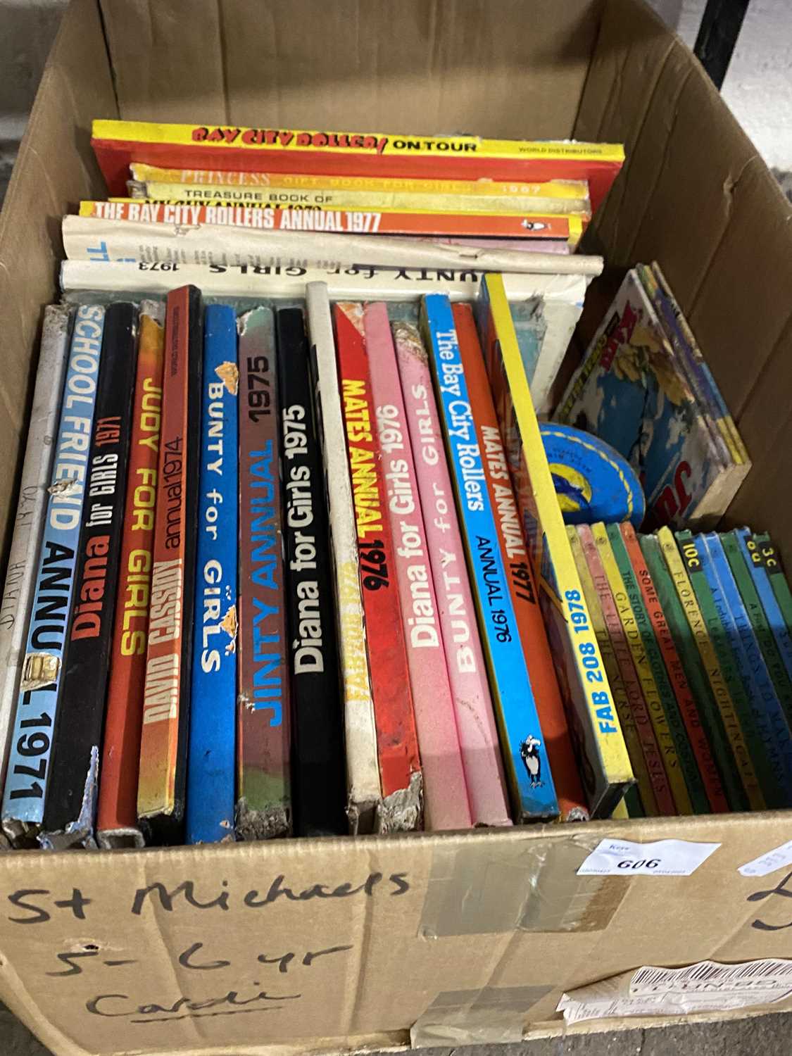 Box of assorted children's annuals to include Bunty and Ladybird books