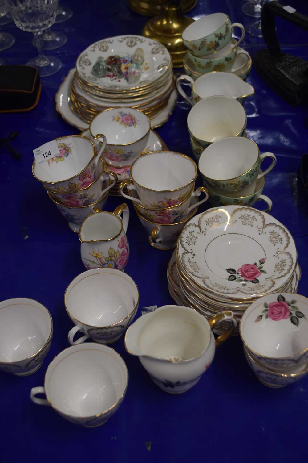 Mixed Lot: Various floral decorated tea wares