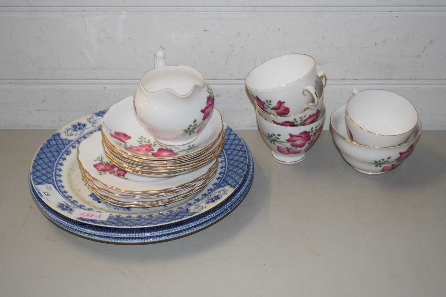 Mixed Lot: Floral decorated tea wares, blue and white plates etc