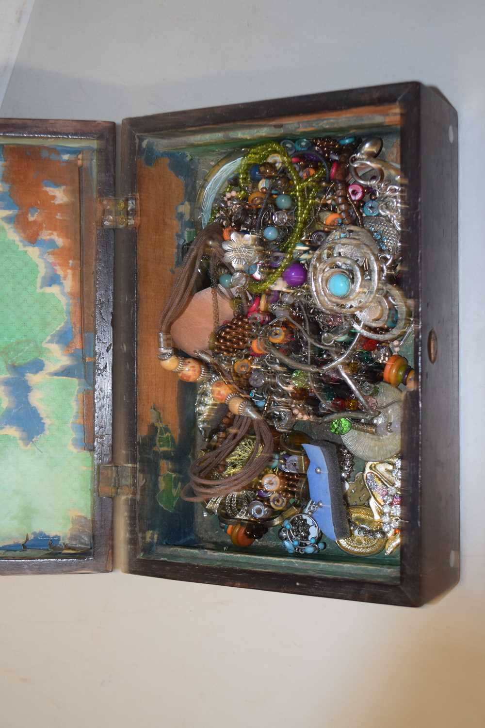 Box of assorted costume jewellery