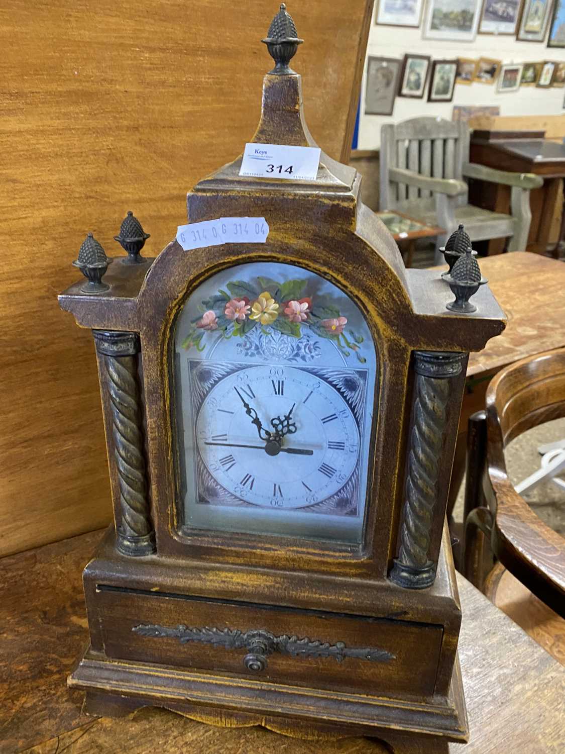 Modern mantel clock with floral decoration and quartz movement