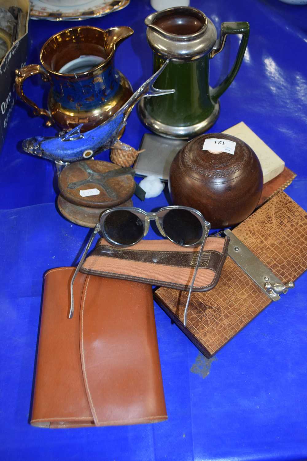 Mixed Lot: Cased gents vanity set, wooden centre pin fishing reel, tie press, an Art Glass shark,