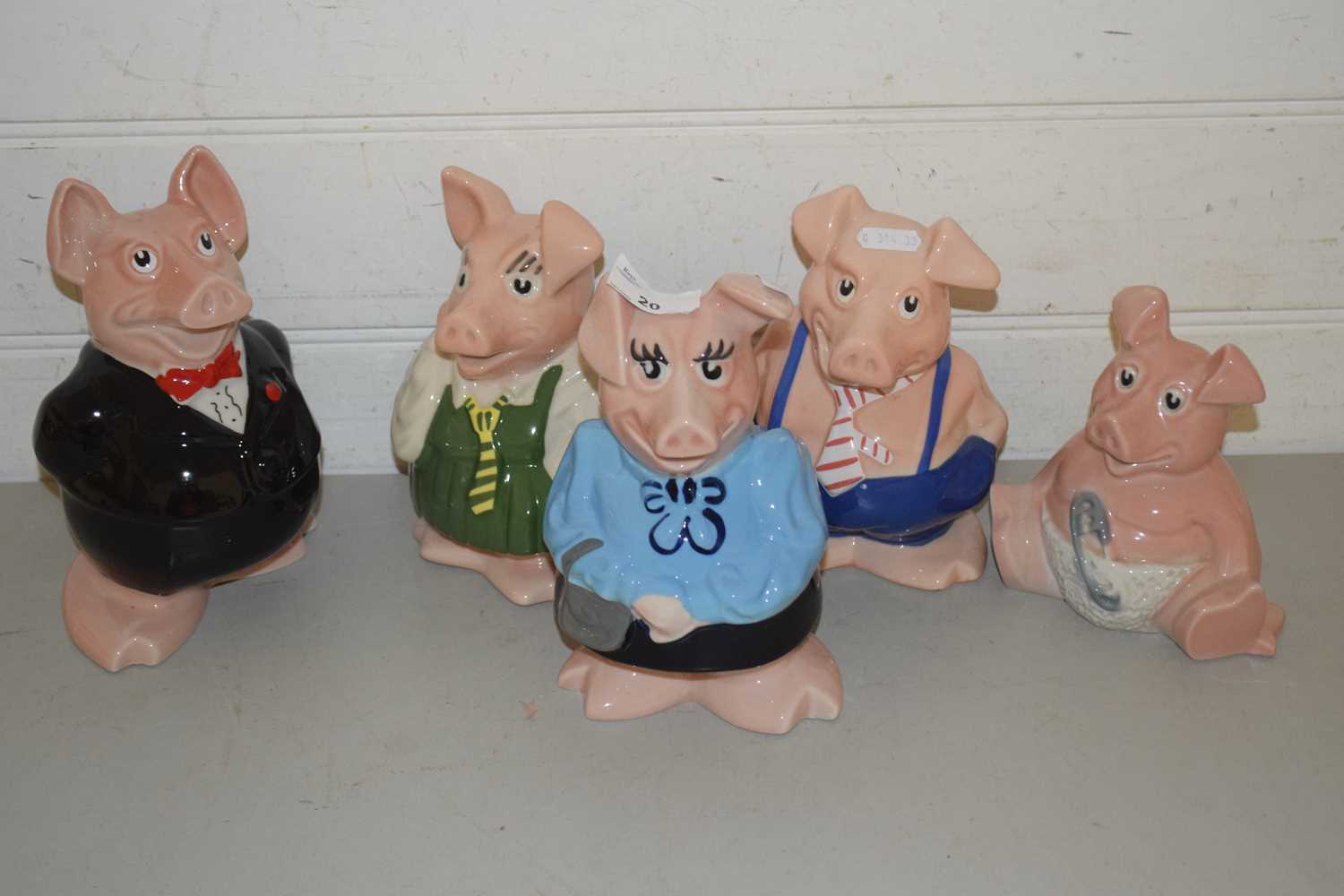 Five Wade Nat West pigs