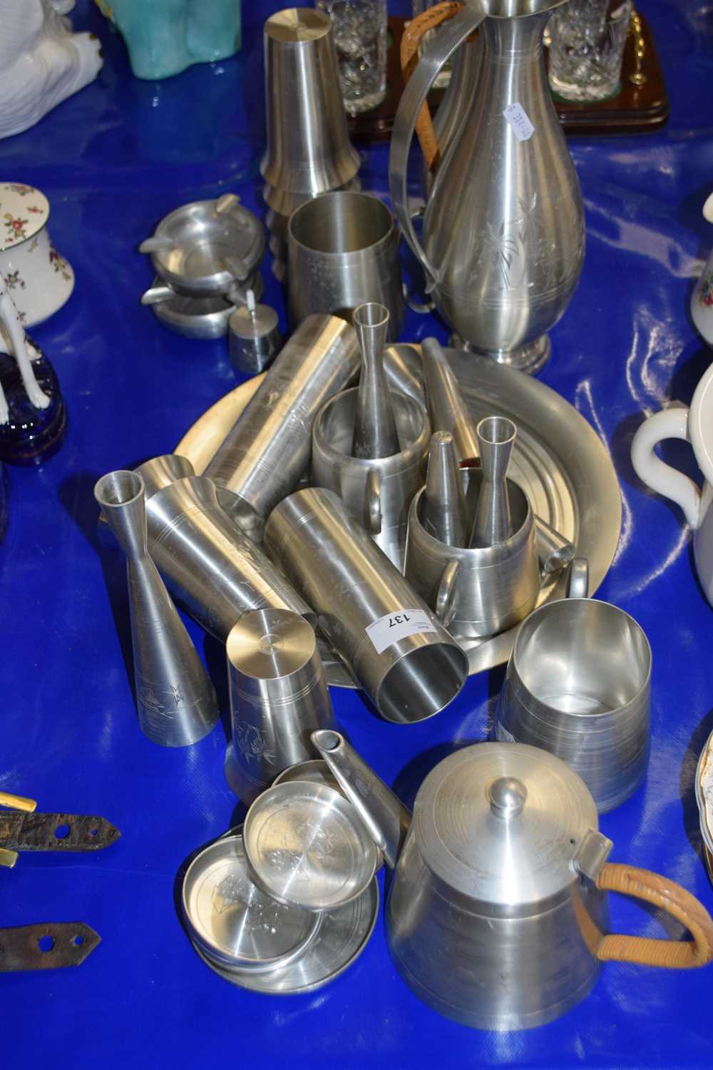 Collection of Senalngor pewter wares to include tea wares, vases, tankards etc