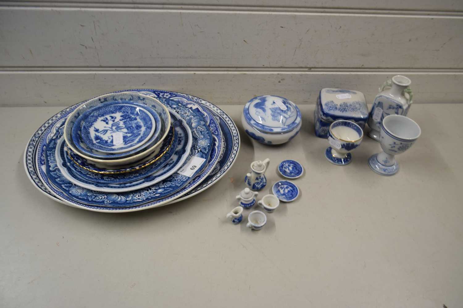 Mixed Lot: Various blue and white ceramics to include a miniature tea set, various plates, small
