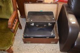 Mixed Lot: Three vintage suitcases