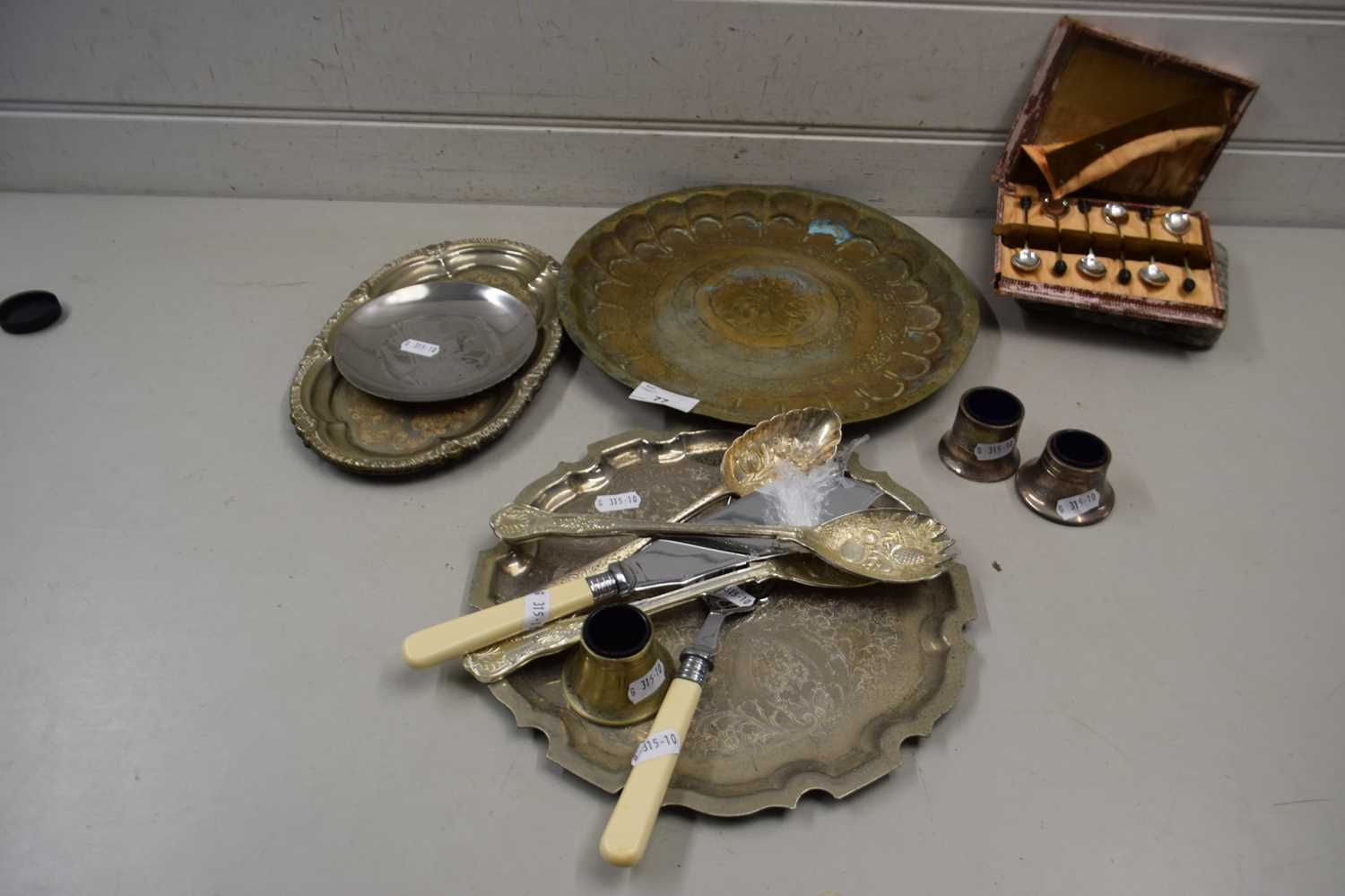 Mixed Lot: Various silver plated items to include trays, cutlery, cased coffee spoons, condiment