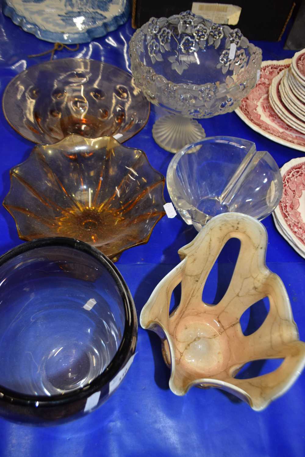 Mixed Lot: Various assorted glass vases, bowls etc