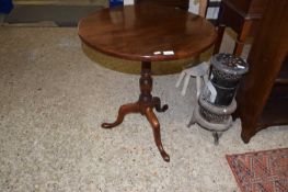 Georgian mahogany table with circular top over a turned column and tripod base, top 65cm diameter