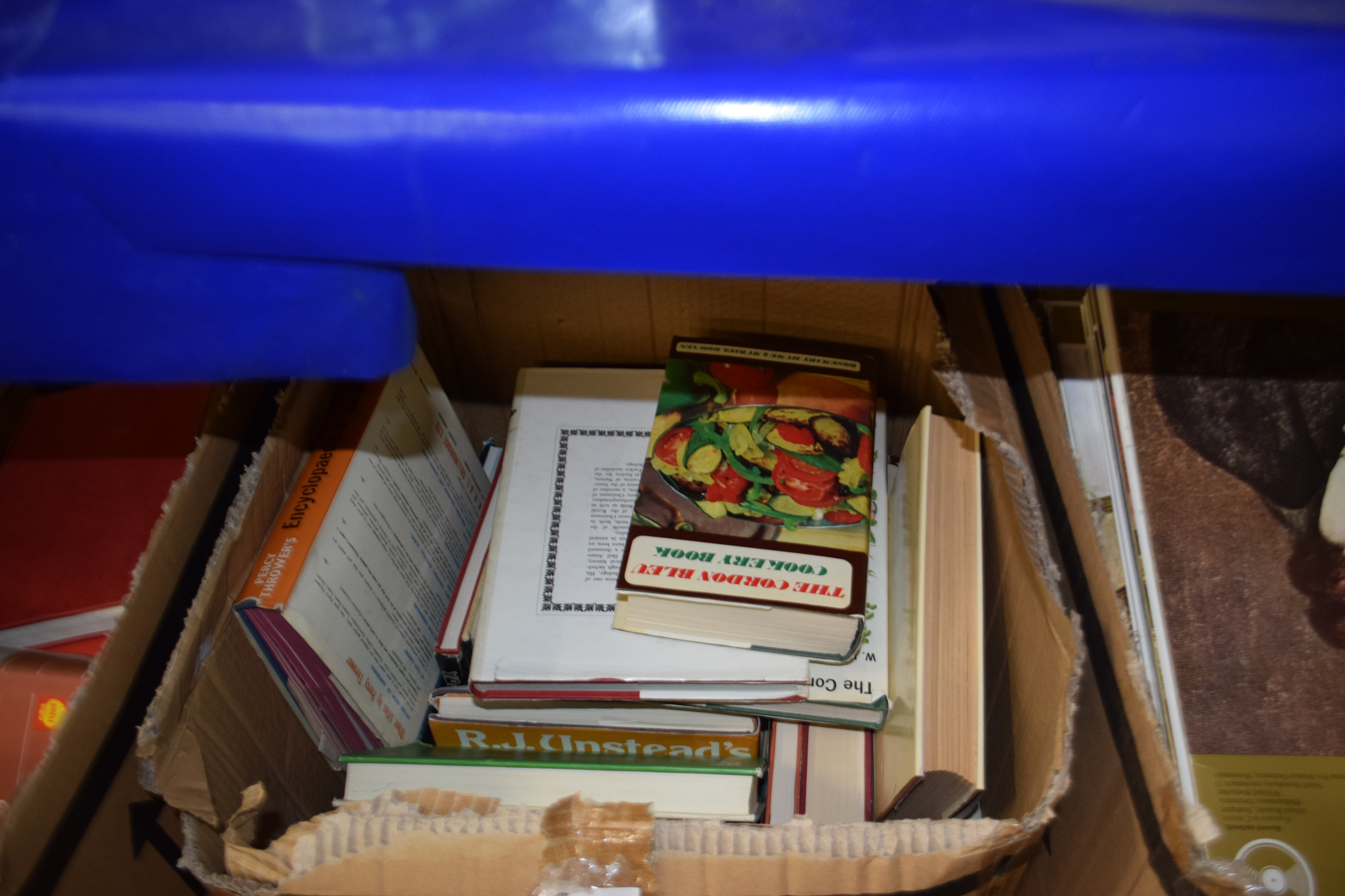 Large box of assorted books to include cookery, flora and fauna and others - Image 2 of 2