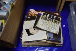 Mixed Lot: Various assorted LP's and singles