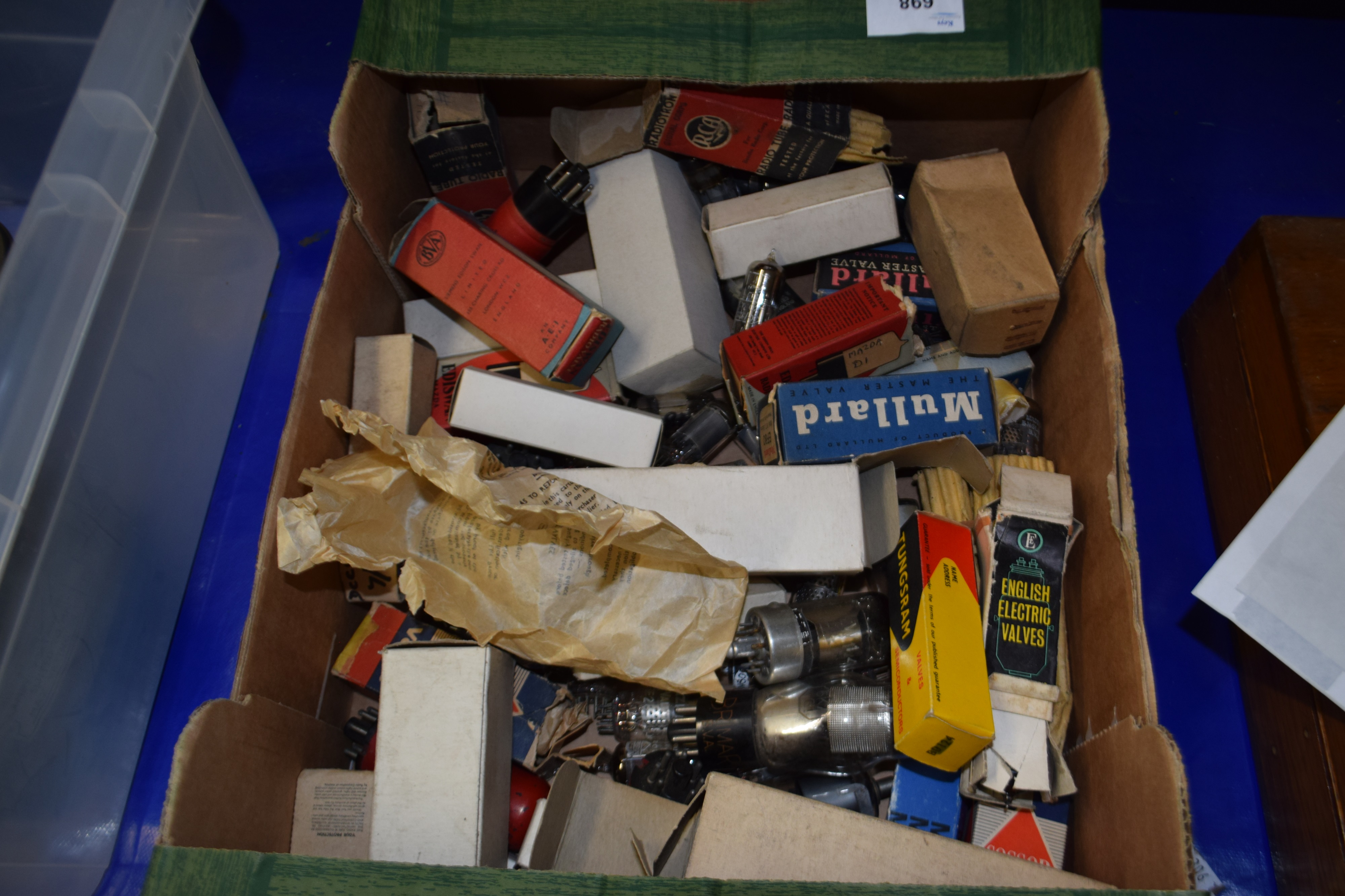 Box of vintage radio valves - Image 2 of 2