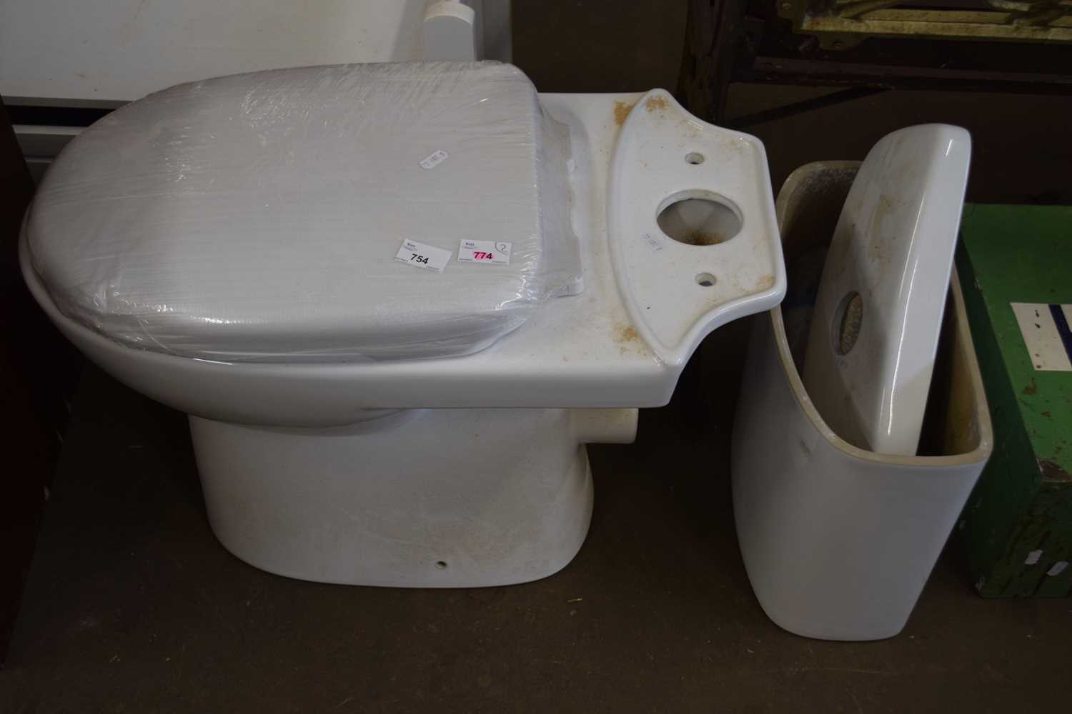 Ceramic toilet and cistern