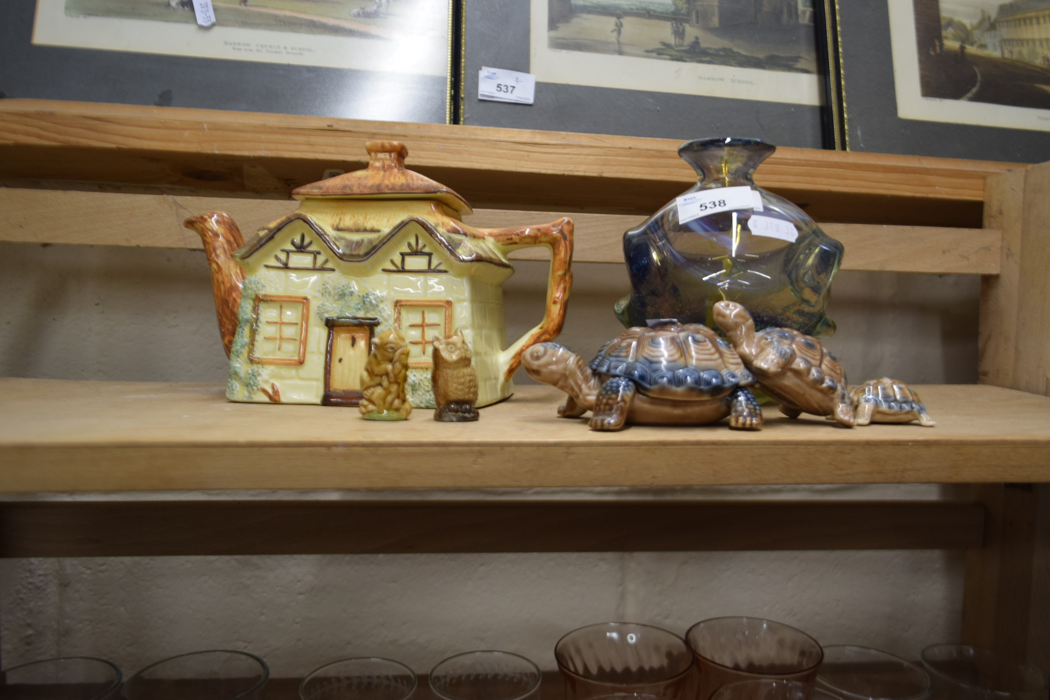 Mixed Lot: Wade model tortoises and other ornaments plus a further Mdina glass vase - Image 2 of 2