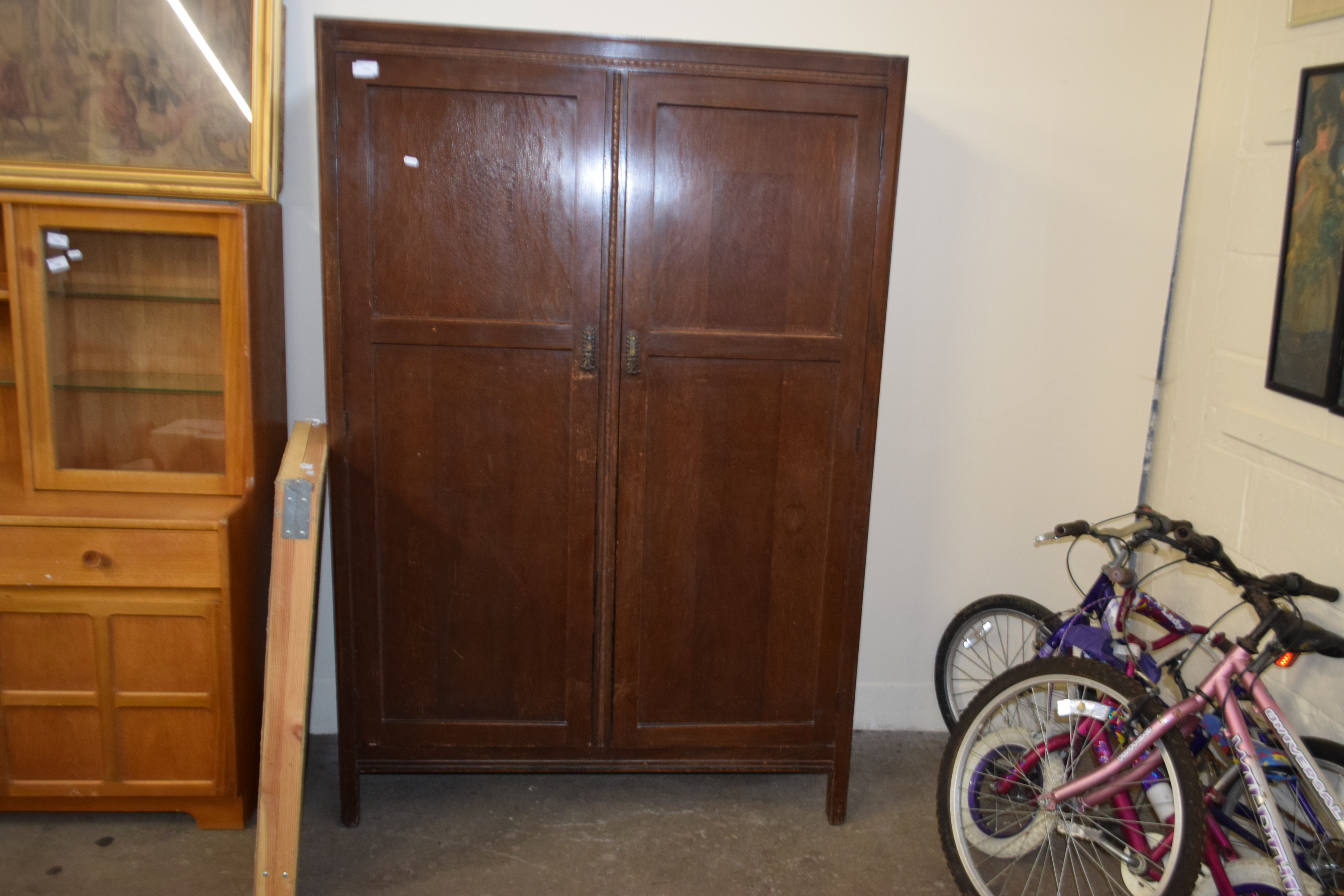 Oak veneered two door wardrobe - Image 2 of 2