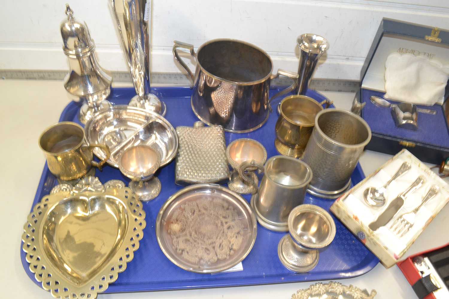 Mixed Lot: Various silver plated and other metal wares to include sugar caster, vases, tankards, - Image 3 of 3