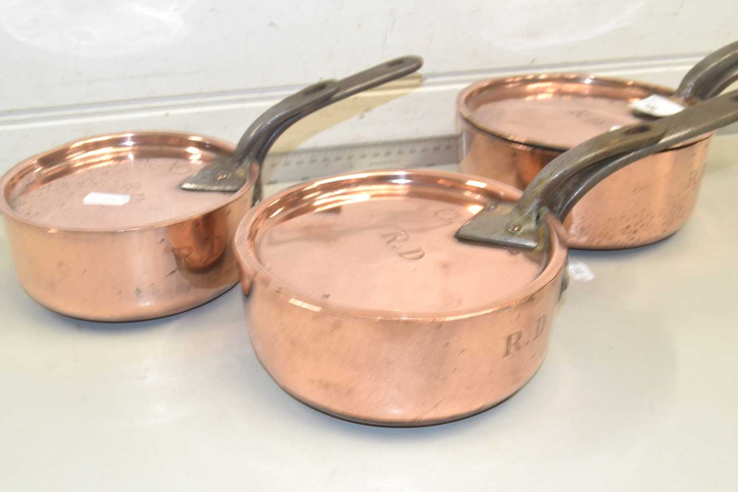 Set of three small copper lidded saucepans - Image 2 of 2