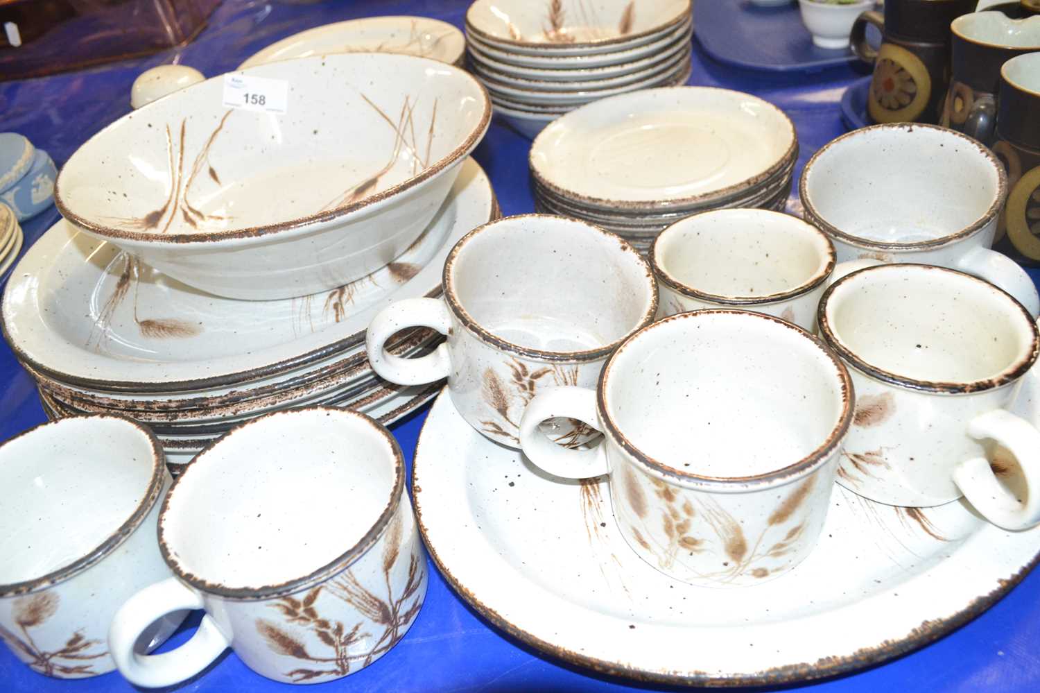 Quantity of Mid Winter Wild Oats table wares