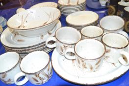 Quantity of Mid Winter Wild Oats table wares