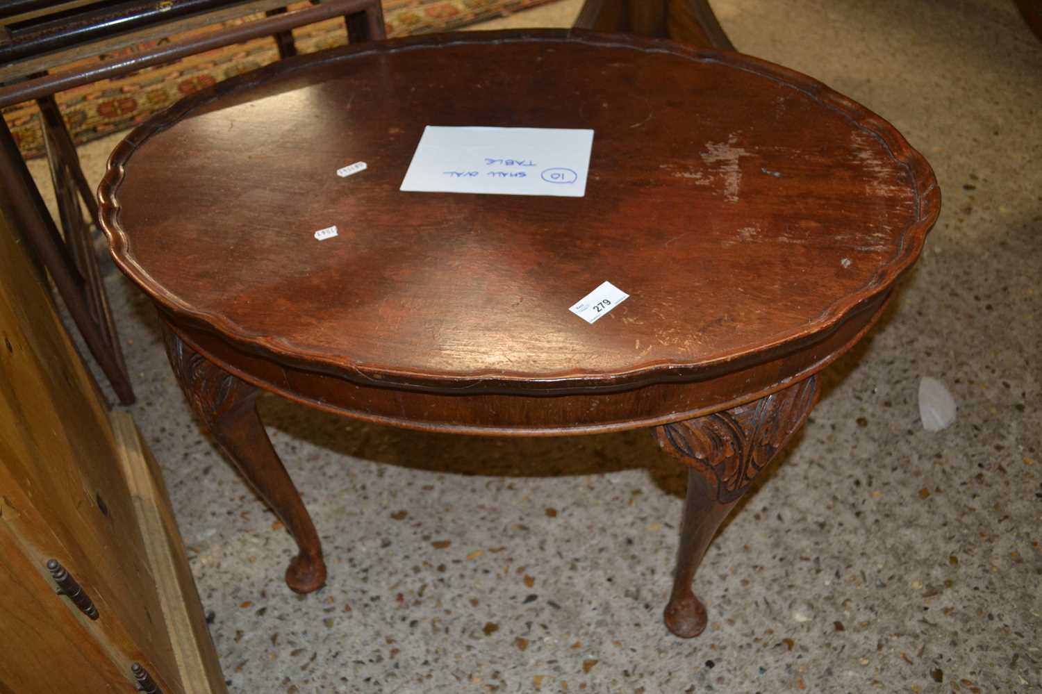 Oval coffee table