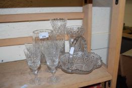 Small quantity of assorted glass ware