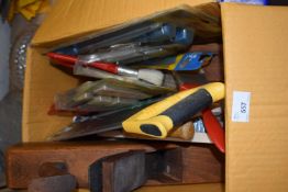 Mixed Lot: Workshop items to include a wooden plane, paint brushes, saws etc